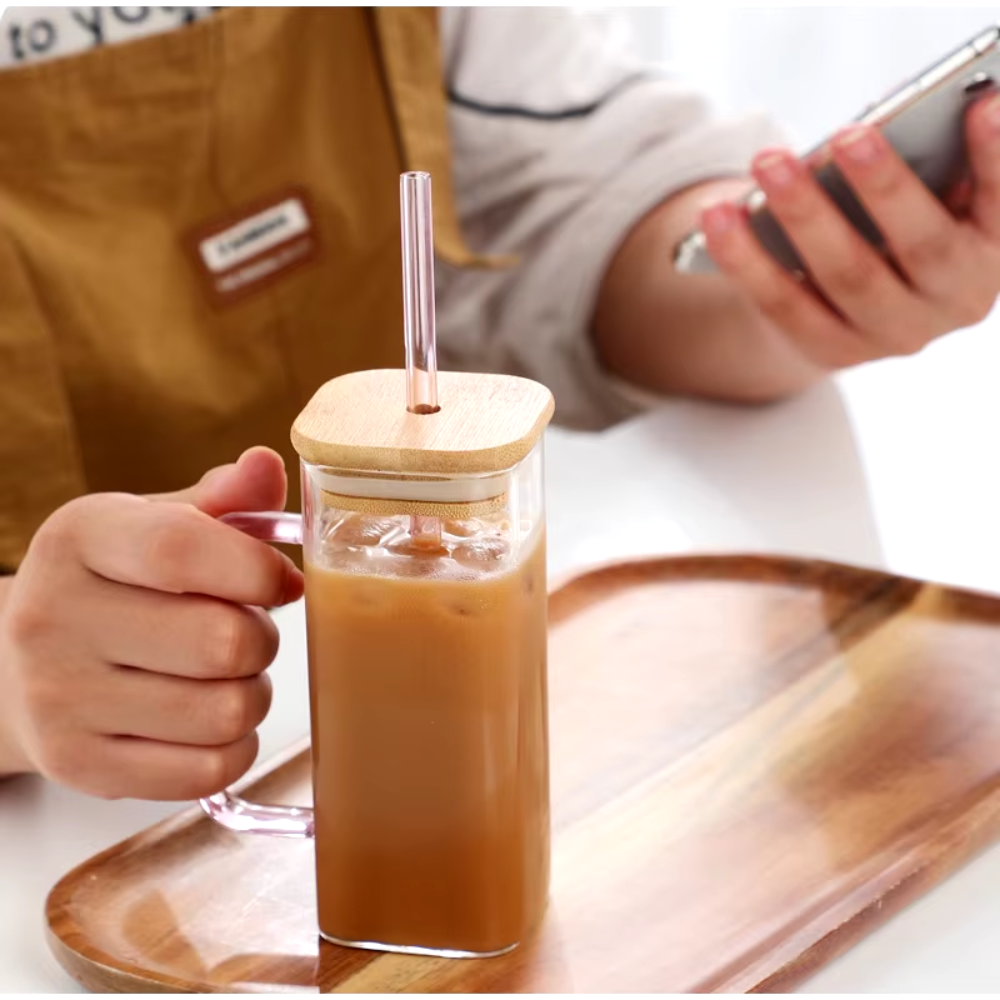 Set de 2 Vasos Cuadrados de Vidrio con Tapa de Bambú y Sorbete - Imagen 2